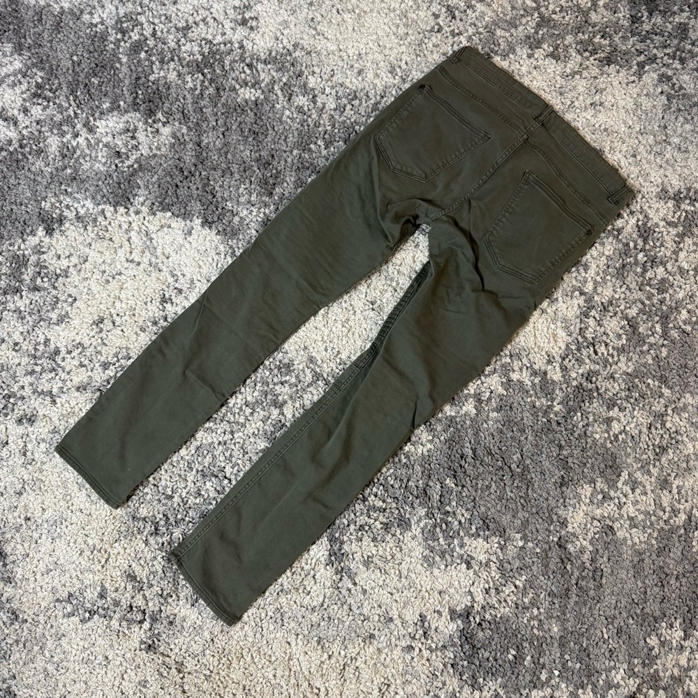 Divided by H&M, Men’s Skinny Fit Distressed Denim Jean Pants in Olive Green - Picture 8 of 9